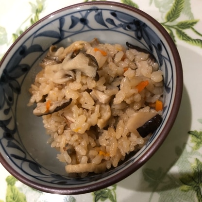 干し椎茸の風味が良く、材料も炒めないで、そのまま炊飯器で炊くだけなので、簡単で美味しかったです。